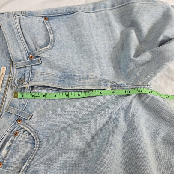 Levi's Premium Ribcage Straight Ankle High Rise Light Wash Denim Jeans. 28 - Picture 12 of 16
